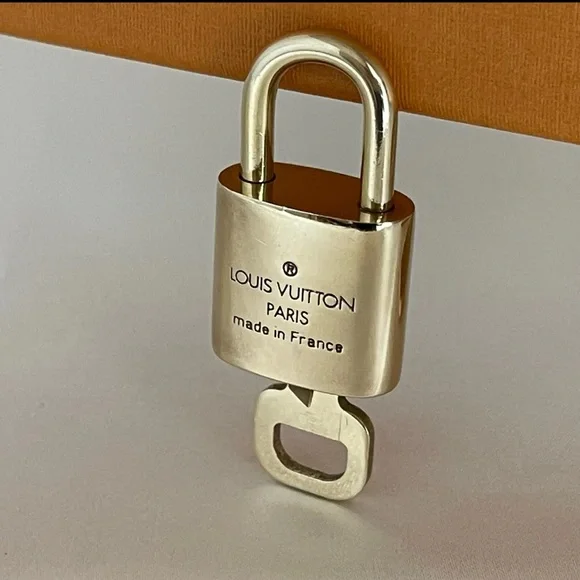 🌟LOUIS VUITTON PadLock Lock & Key Brass Gold Authentic Number (CHAIN AVAILABLE) - Picture 5 of 11